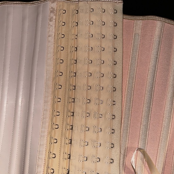 Corset - Picture 5 of 7